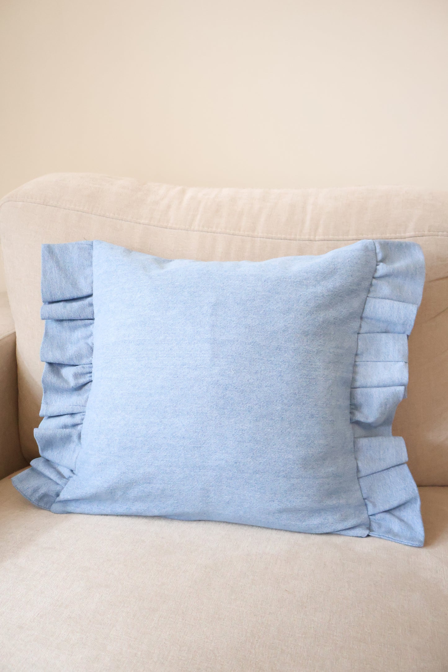 Pippa's pillow - Denim