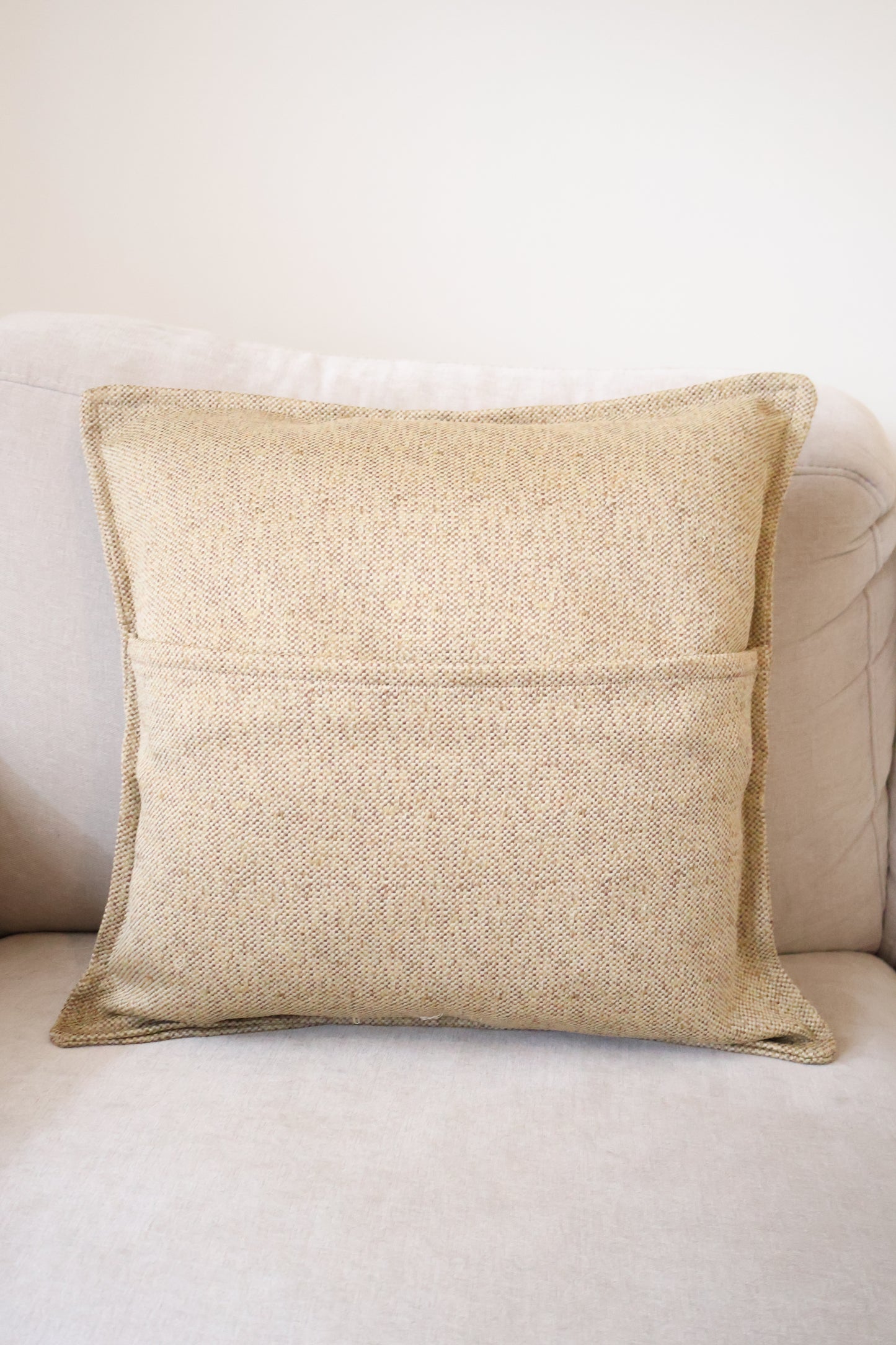 Pippa's pillow - Sandy