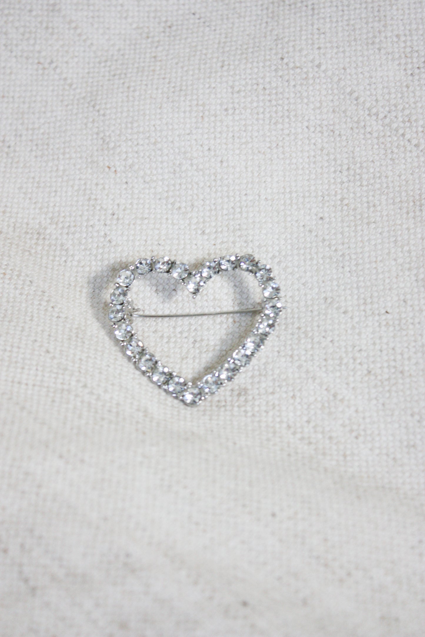 Broche strass hartje zilver