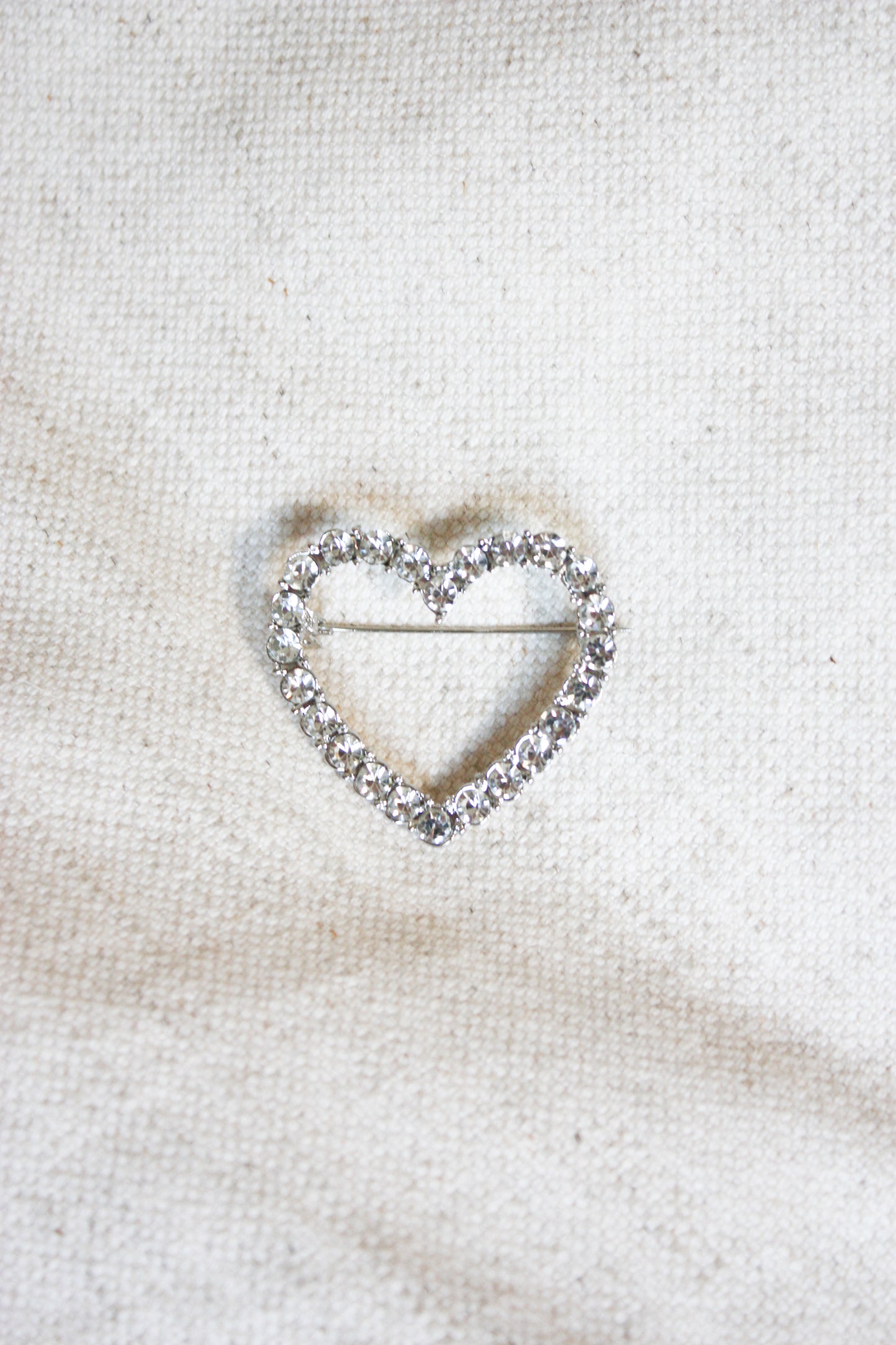 Broche strass hartje zilver