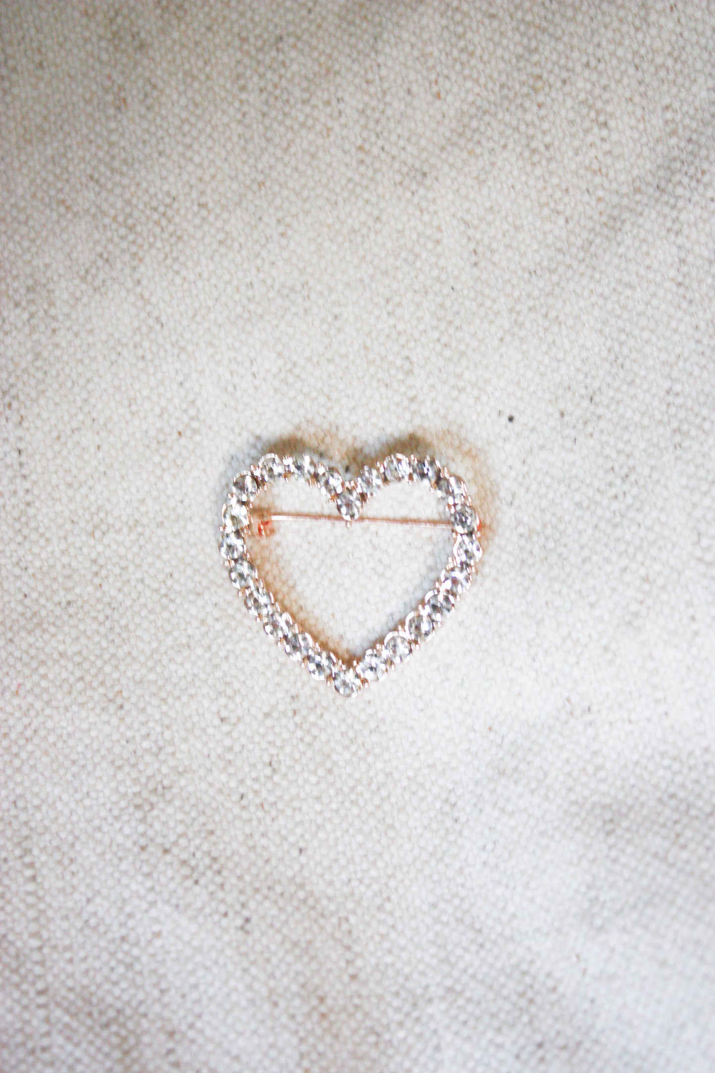 Broche strass hartje goud