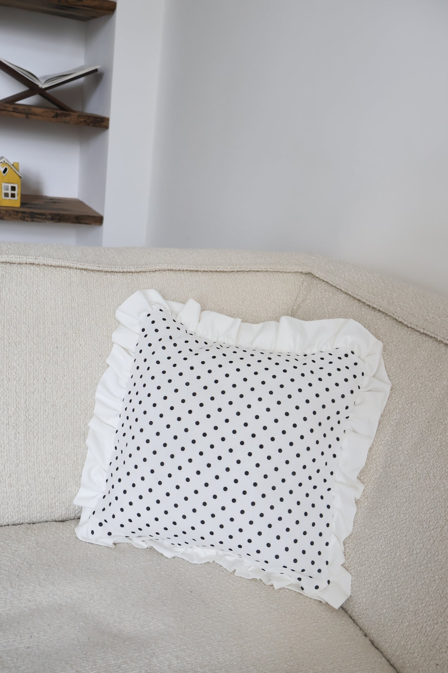 Pippa's pillow - Polkadot