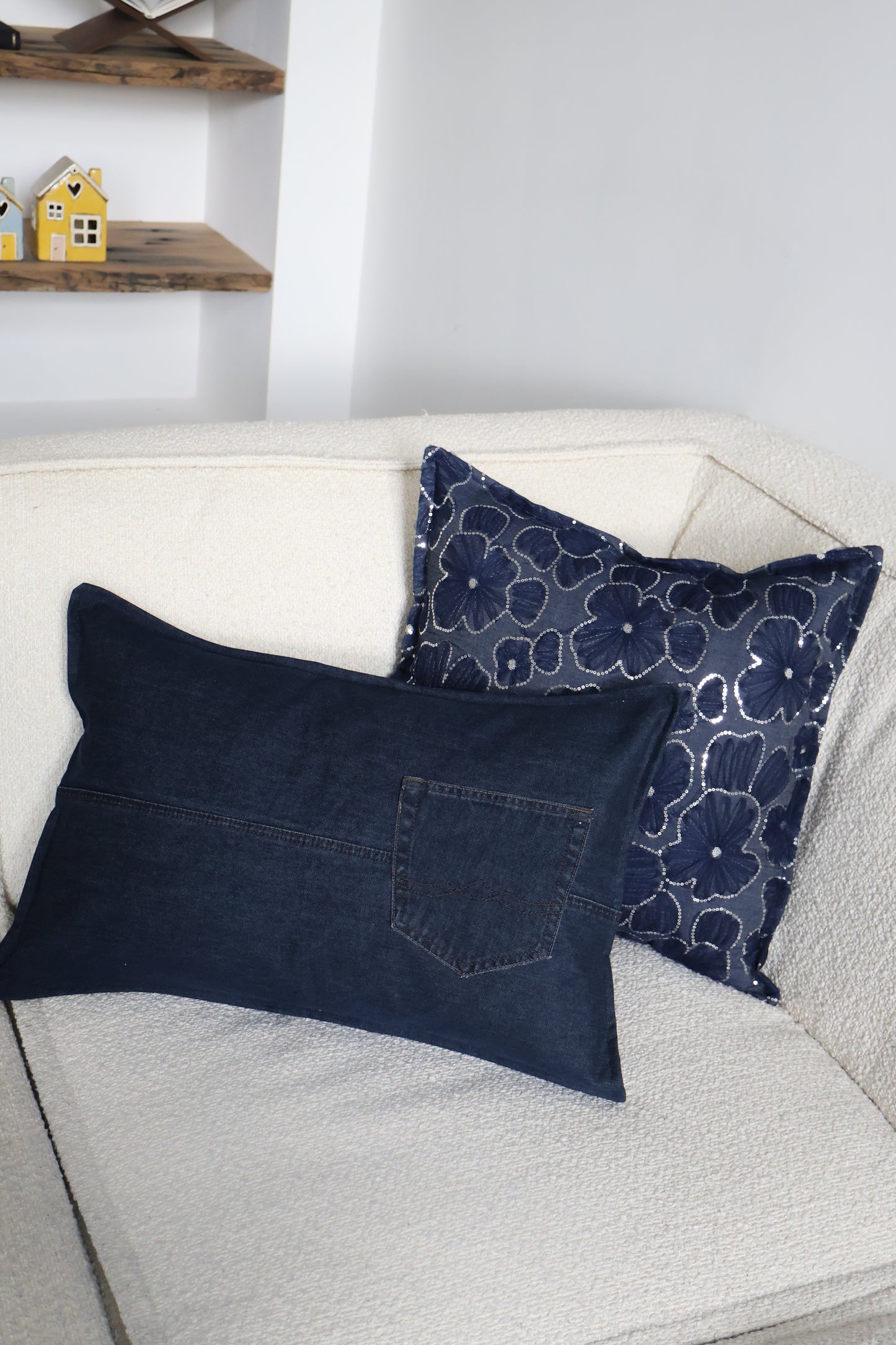 Pippa's pillow - Indigo