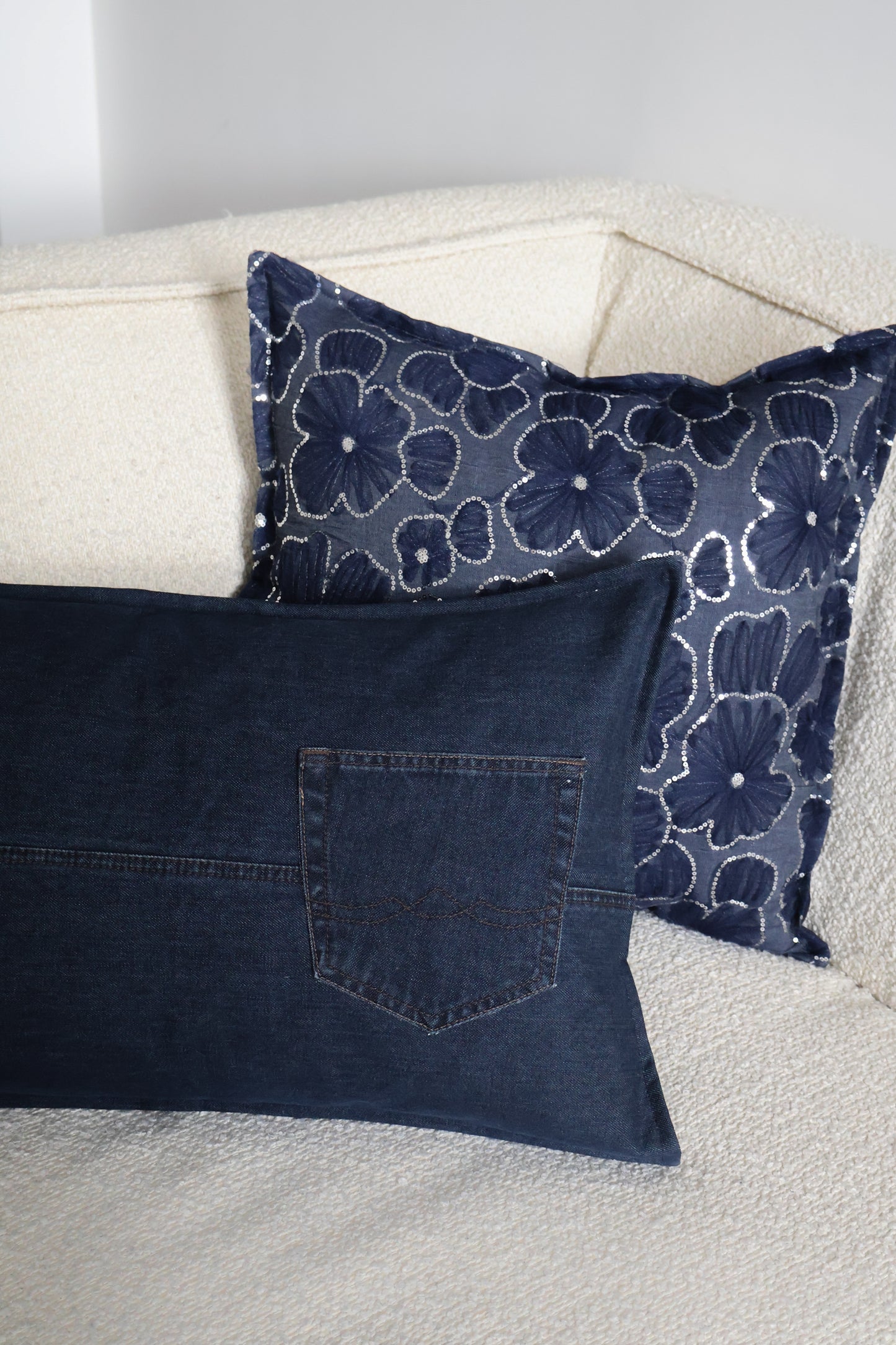 Pippa's pillow - Indigo