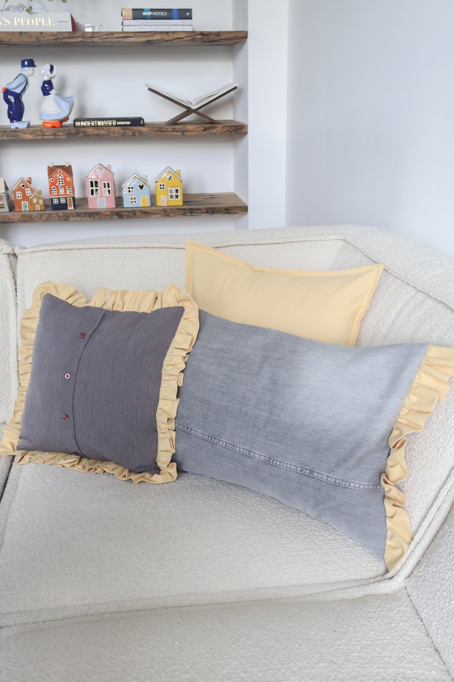 Pippa's pillow - Butter yellow