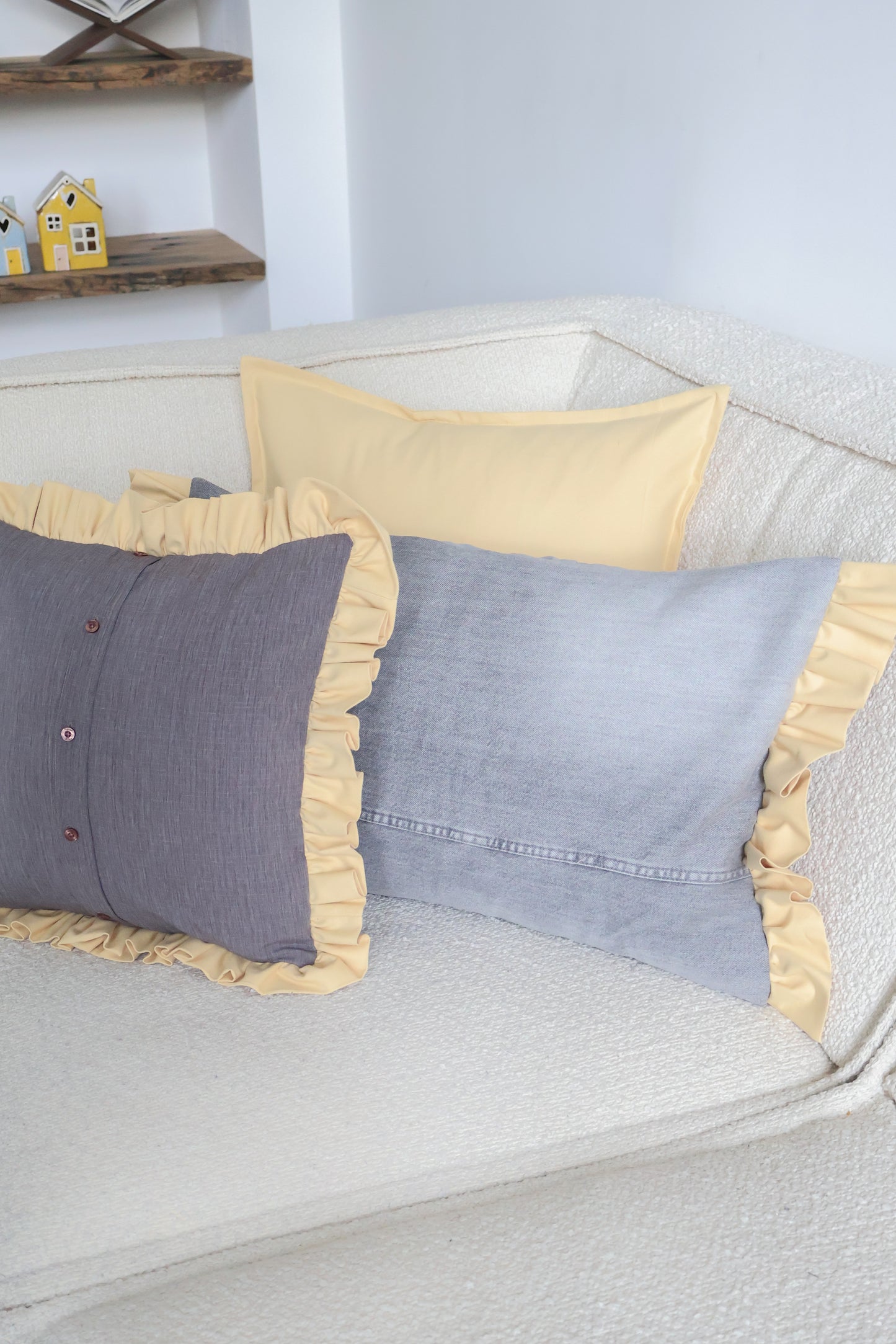 Pippa's pillow - Butter yellow