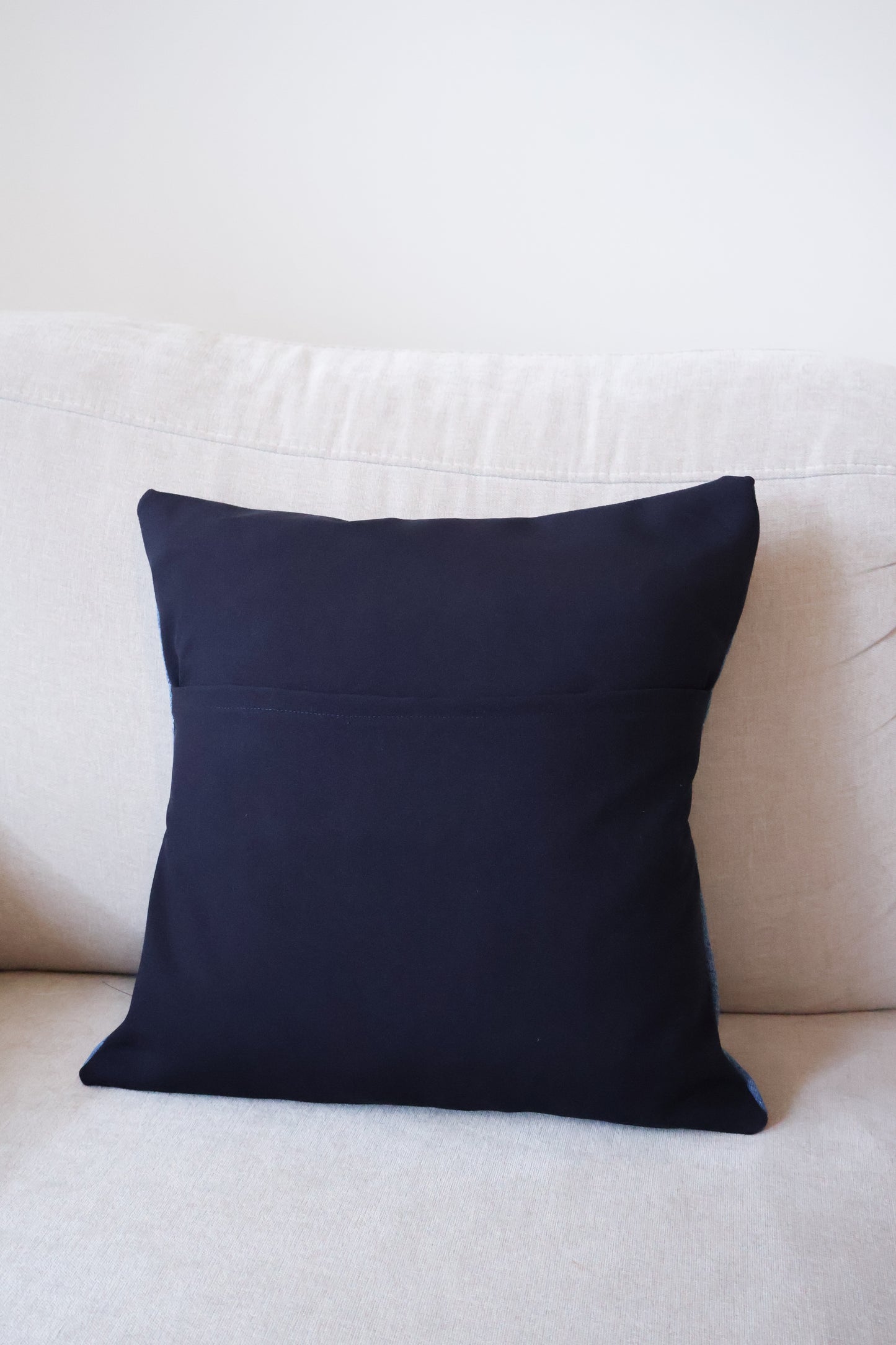 Pippa's pillow - Denim