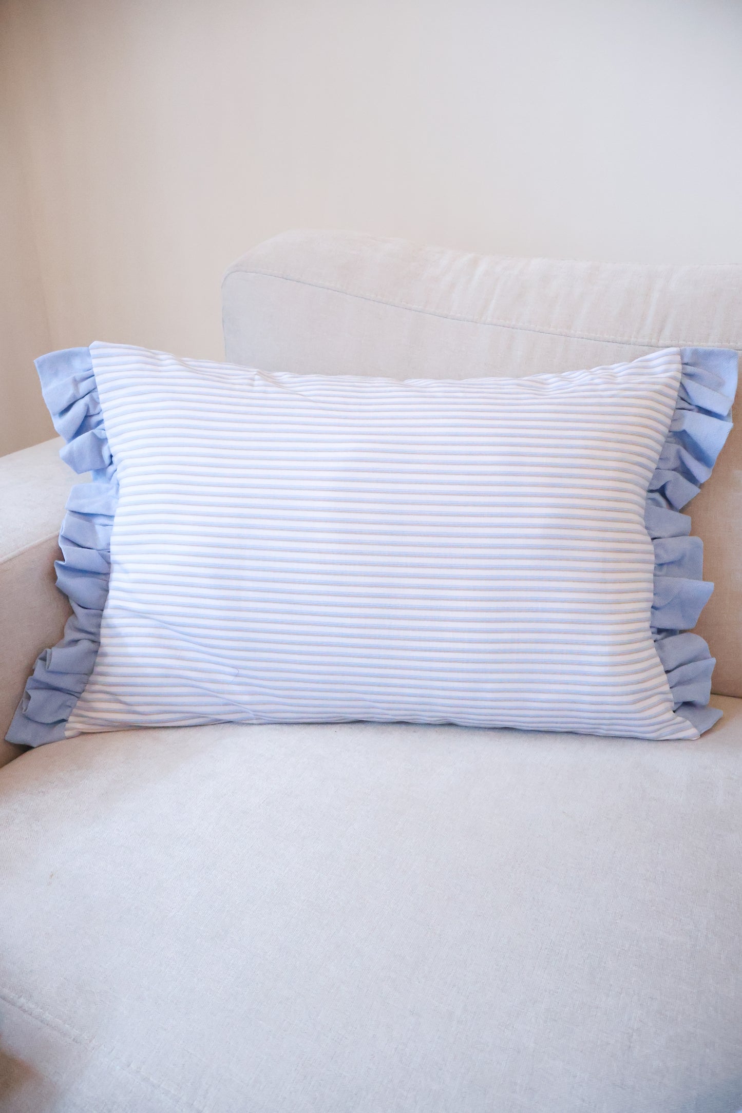Pippa's pillow - Azzura