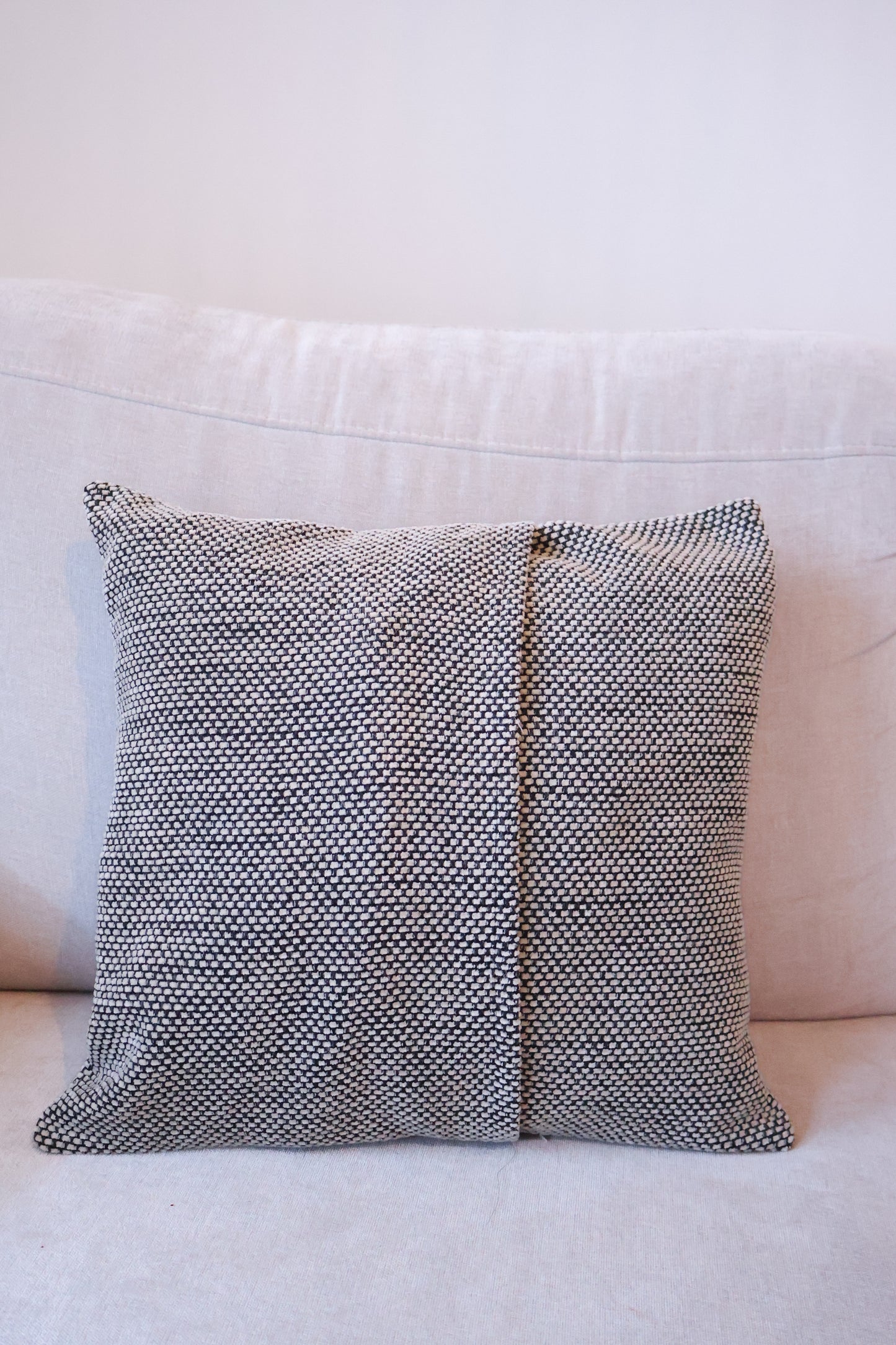 Pippa's pillow - Sable