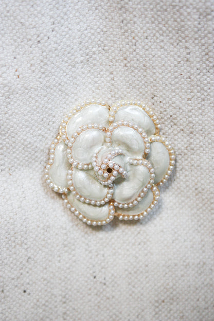 Broche bloem wit